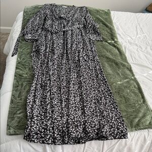 Pink Lily Monochrome Floral Long Sleeve Dress